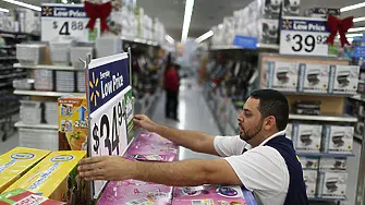 Търговци в САЩ очакват високите цени на някои стоки да се задържат, въпреки спада на инфлацията