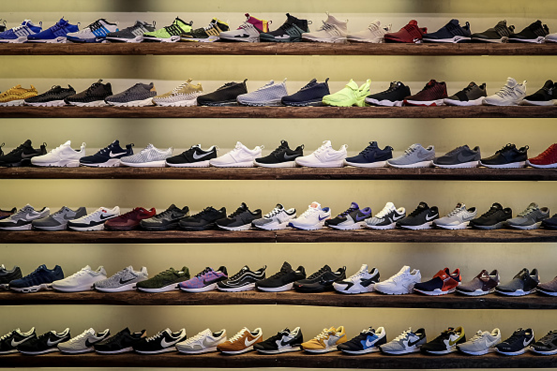 Коллекция кроссовок. Много кроссовок. Коллекция кроссовок Nike. Коллекционер кроссовок. Магазин 2 кроссовка