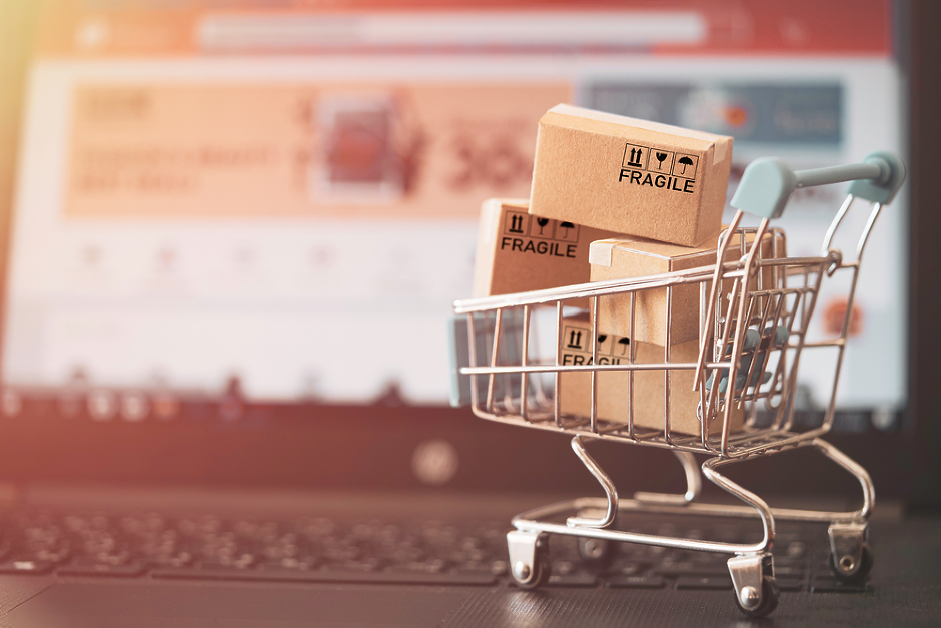 ЕК: Почти 40% от сайтовете за онлайн пазаруване разчитат на манипулативни практики