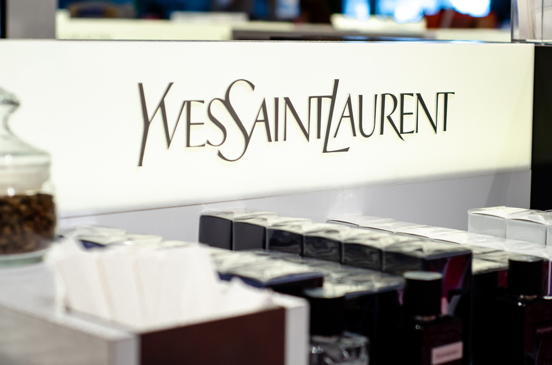 Yves Saint Laurent свърза Web3 с онлайн пазаруването