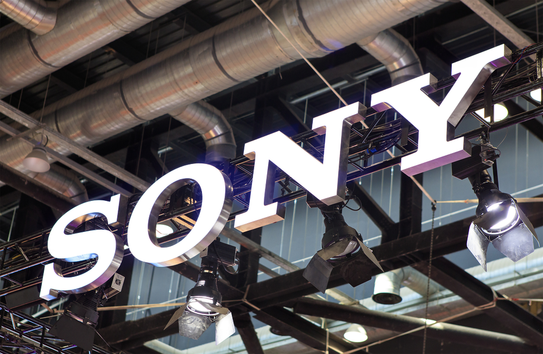  Sony  отчете спад на печалбата заради по-малко приходи от филмовия   си бизнес   