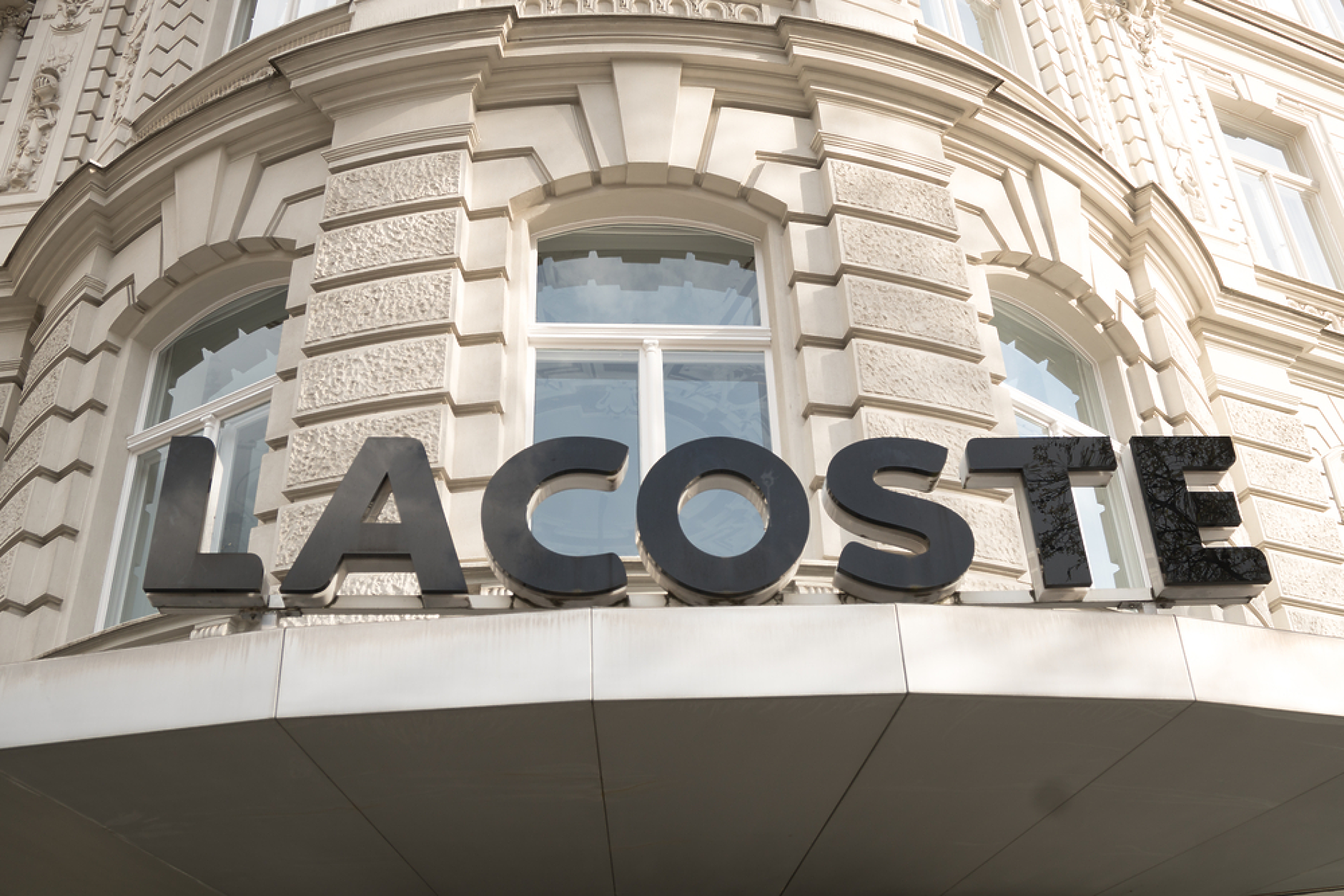 Lacoste назначи нов шеф на ключовата позиция по дизайна си