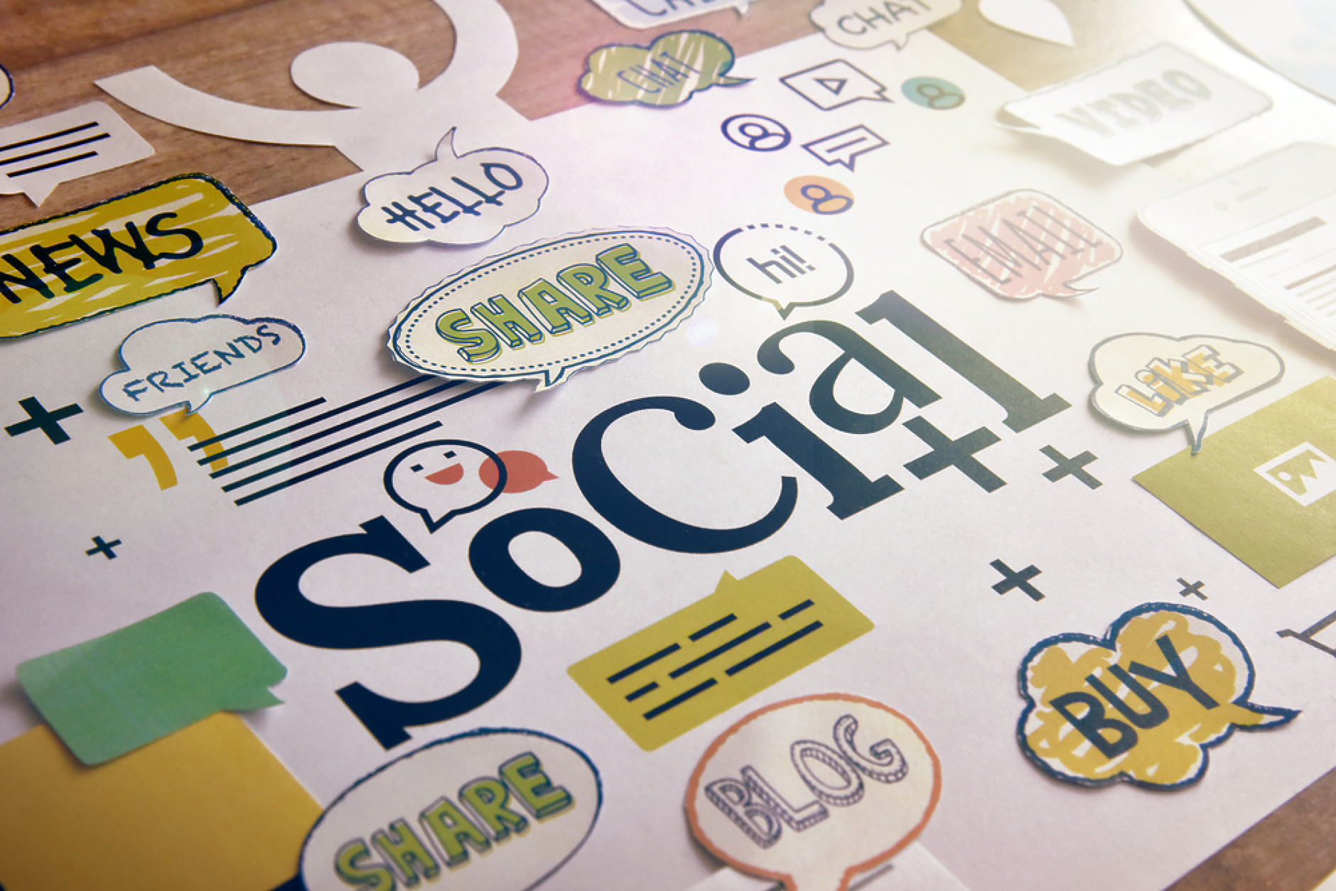 9 големи разлики между SEO и социалните медии и как да ги включите в кампанията си (Инфографика)