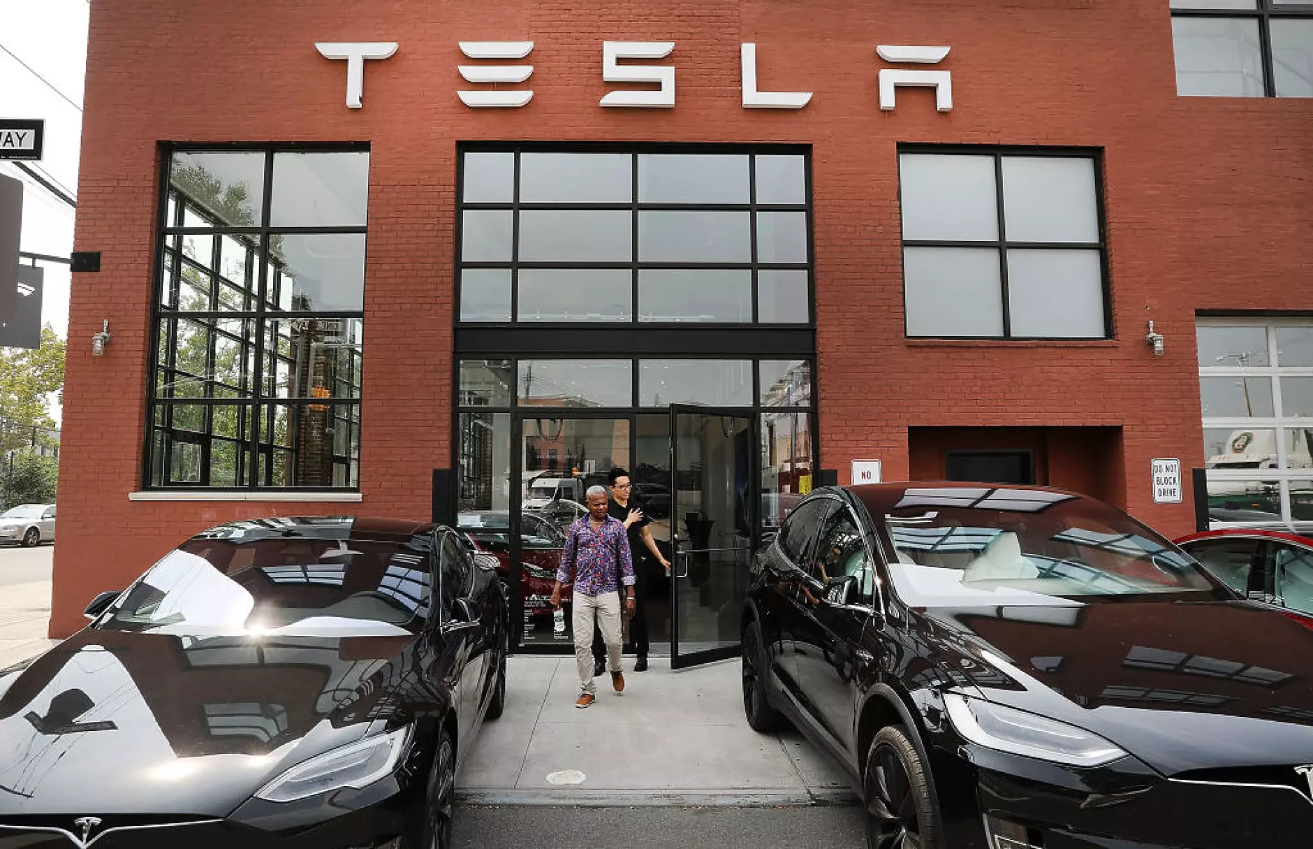 Tesla зарадва инвеститорите с по-добра от очакваното печалба