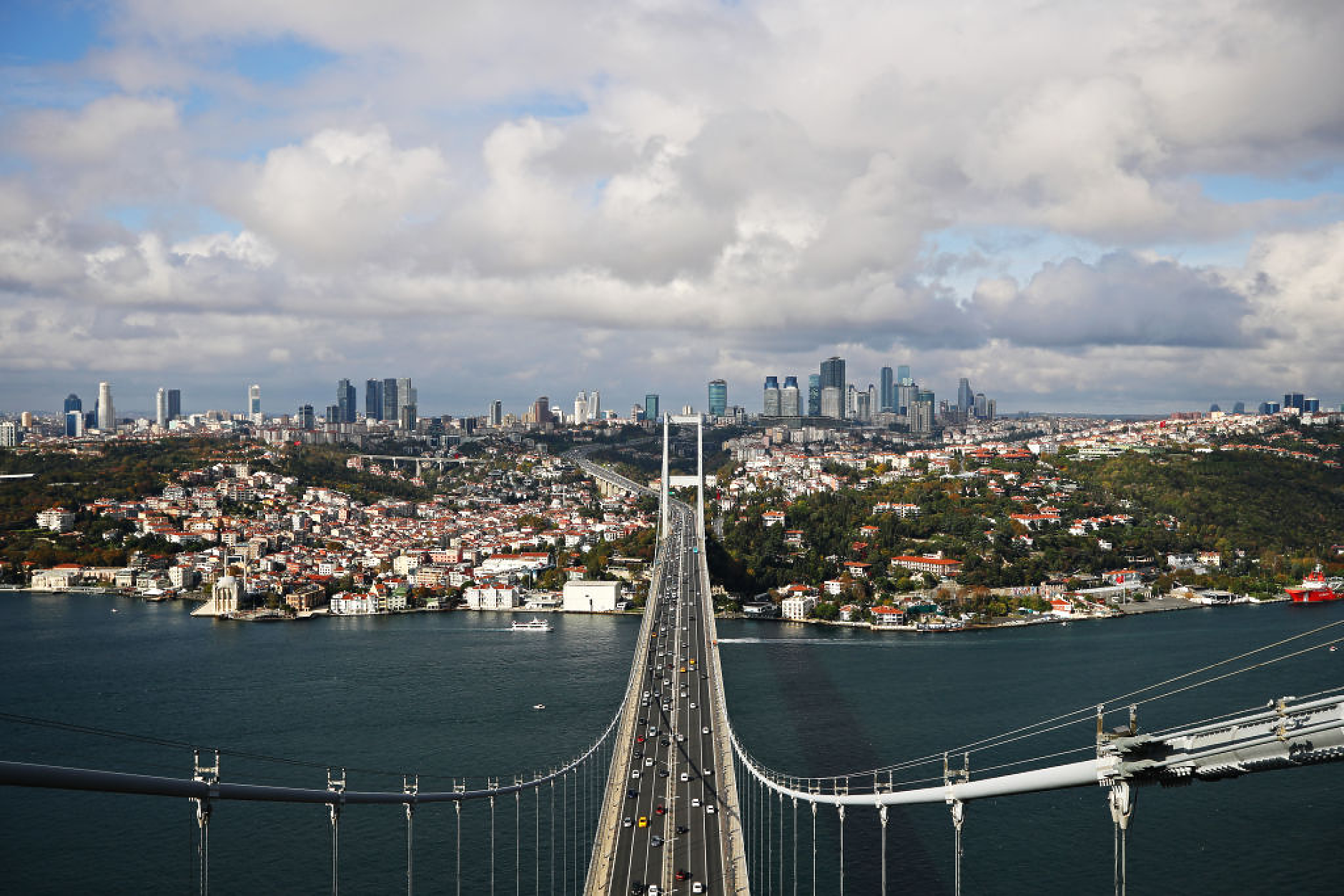 Турция ще изисква застраховки на корабите с петролни продукти, минаващи през Босфора