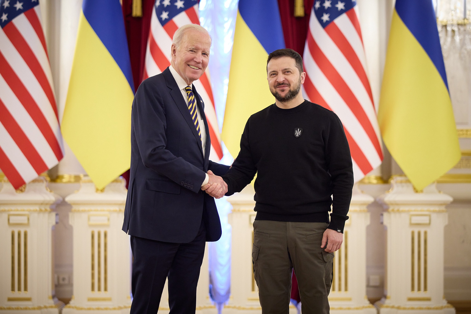Байдън изненадващо посети Киев преди годишнината от войната 