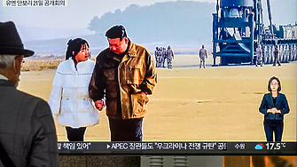 Лидерът на Северна Корея заведе дъщеря си на посещение при войници