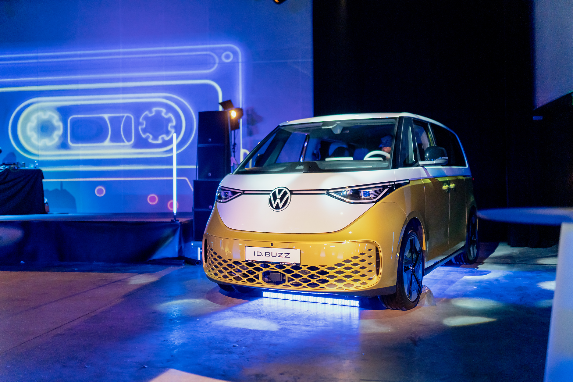 Електрическият бус ID.Buzz на Volkswagen с официална премиера в България