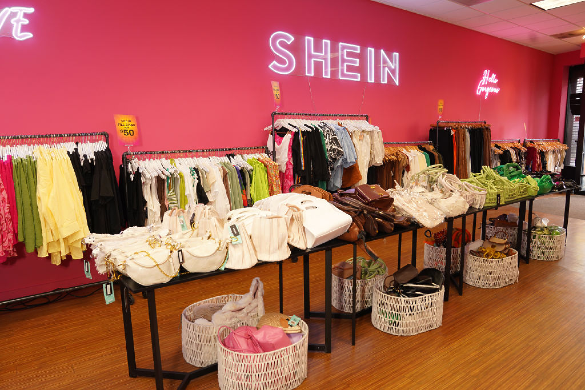 Shein иска да надмине комбинираните годишни продажби на H&M и Zara през 2025 г.
