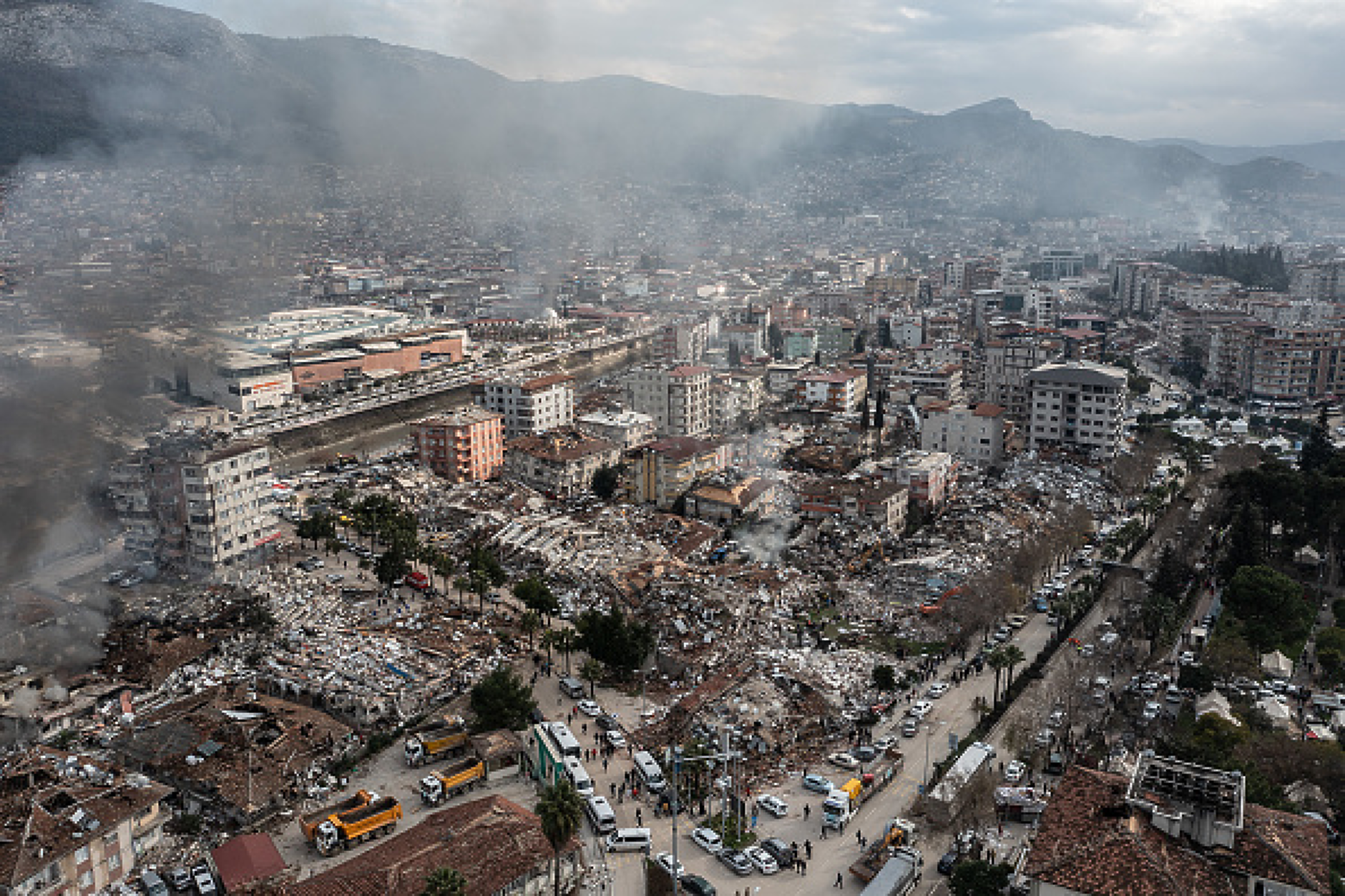 Земетресенията в Турция унищожиха 118 000 сгради 