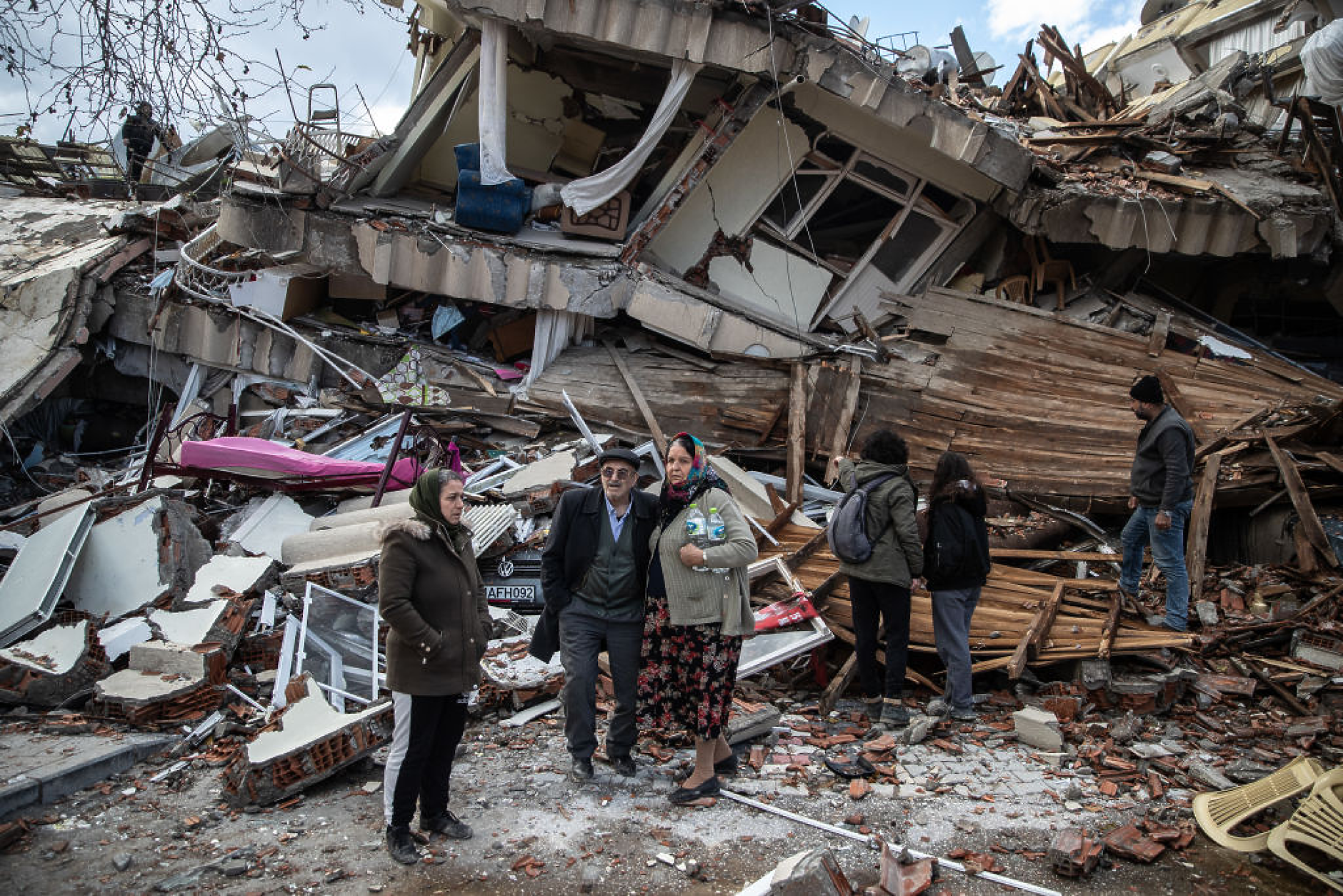 Над 11 700 са вече жертвите в Турция и Сирия. Стотици хиляди са останали без дом 