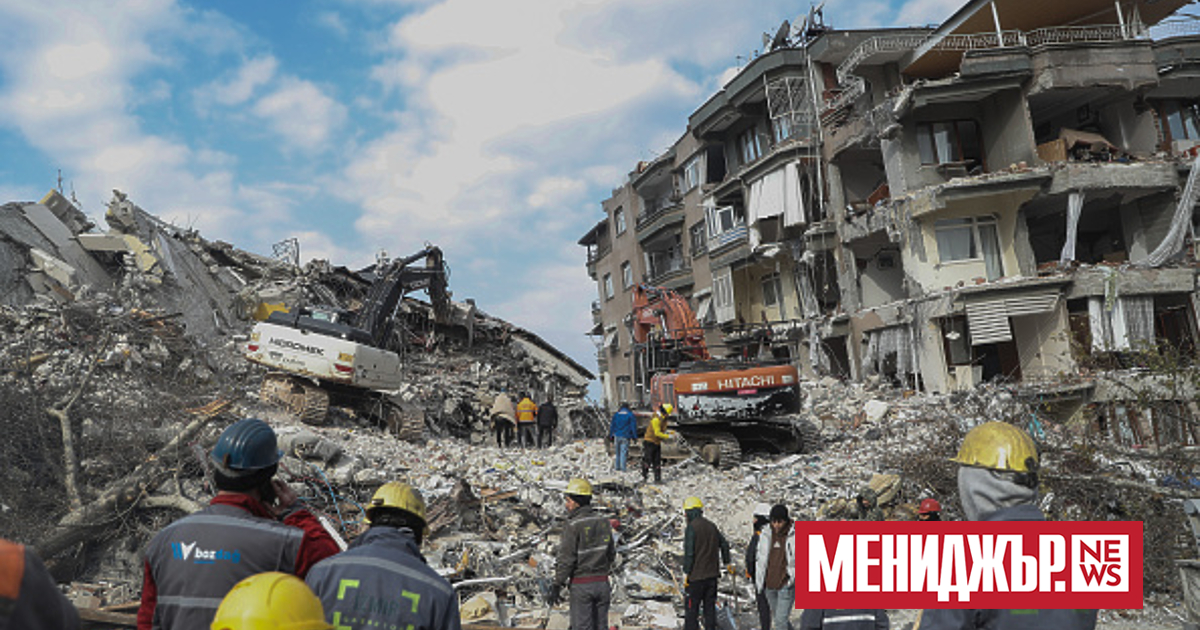 Дванайсет души са арестувани в Турция, след като хиляди сгради