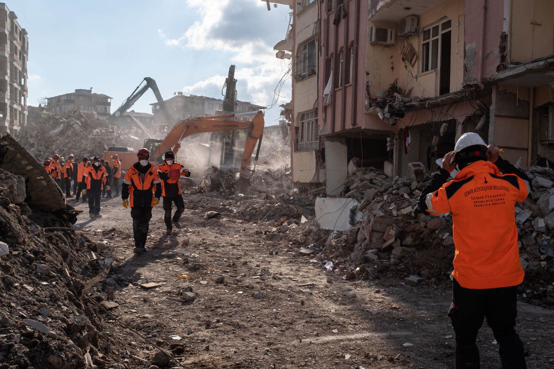 Жертвите на земетресенията в Турция надхвърлиха 41 хиляди души. Оцелели се търсят само в два окръга