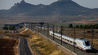 Испания е похарчила милиони евро за изграждане на влакове по големи