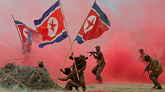 Северна Корея разширява военните си части и въвежда нови знамена в армията