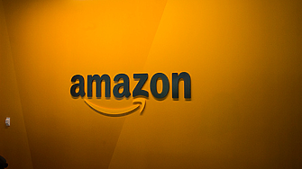 Спадът на акциите на Amazon сви и заплатите на служителите