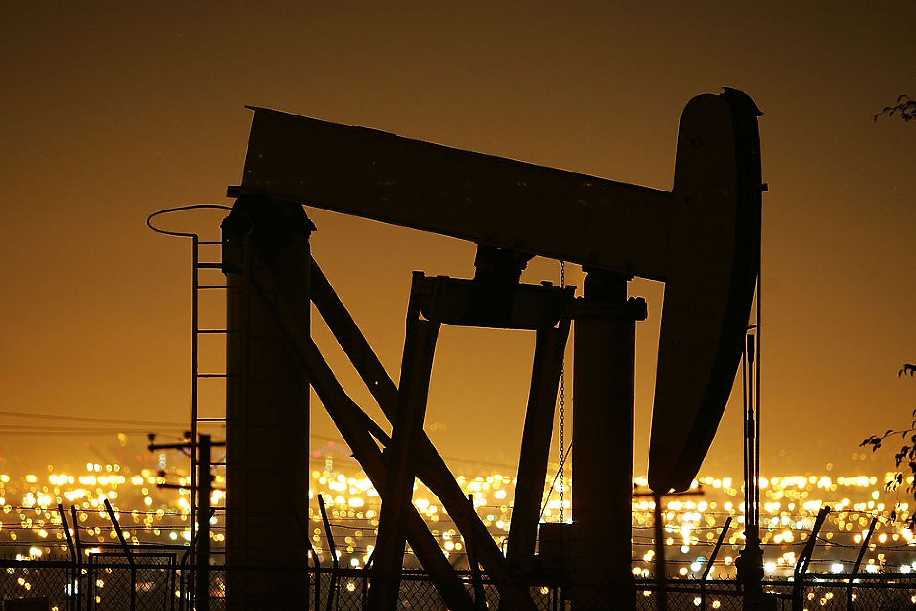 Лек ръст на цените на петрола след поевтиняването през миналата седмица