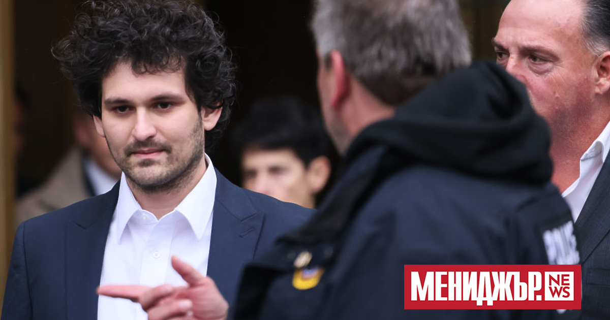 Двама представители на университета Станфорд - бивш декан и водещ