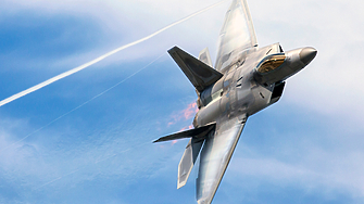 В събота американски изтребител F 22 свали неидентифициран цилиндричен обект на