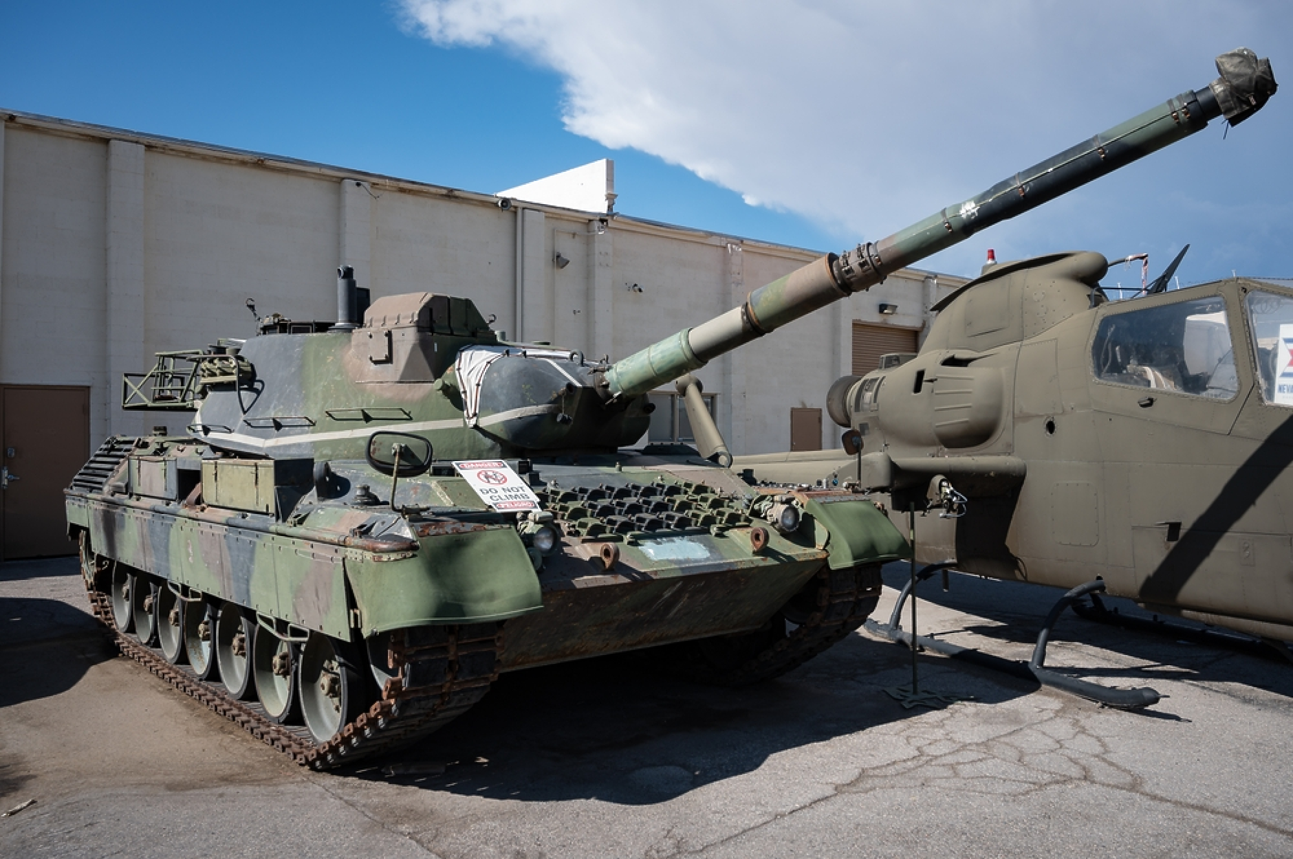 Германското правителство ще разреши на две  компании да доставят 187 танка на Украйна 