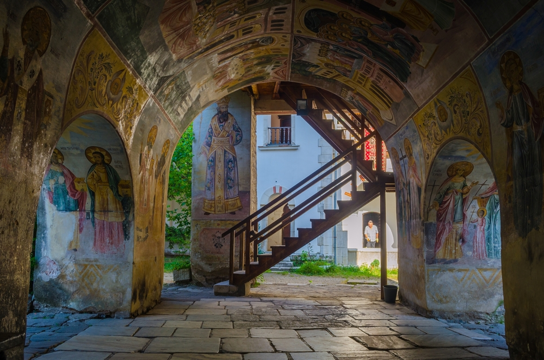 Бачковският манастир мина на режим на тока