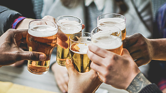 Датският концерн Carlsberg предупреди че продажбите на бира тази година ще