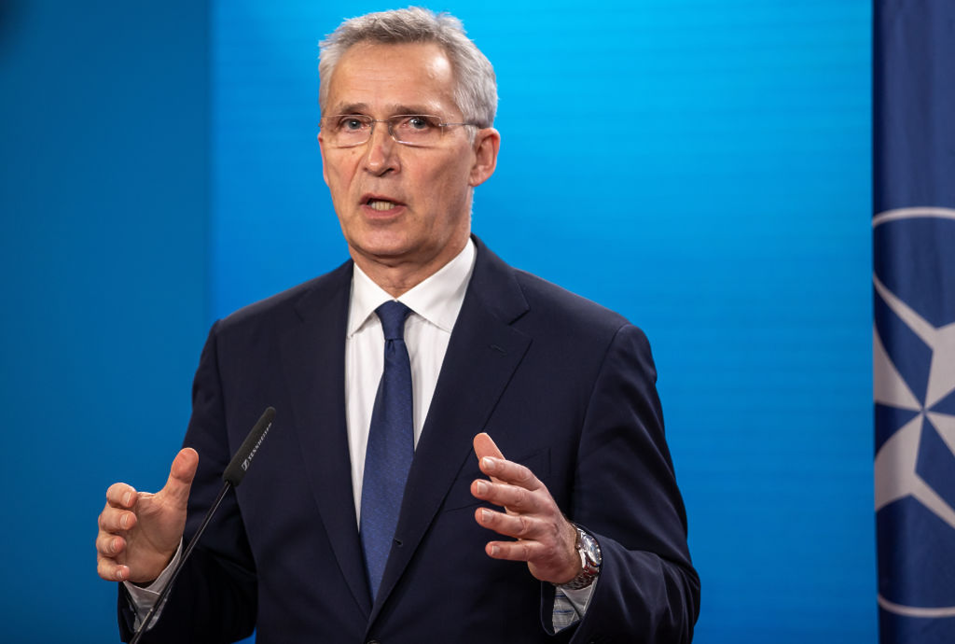 НАТО ще обсъди повишаването на военните разходи