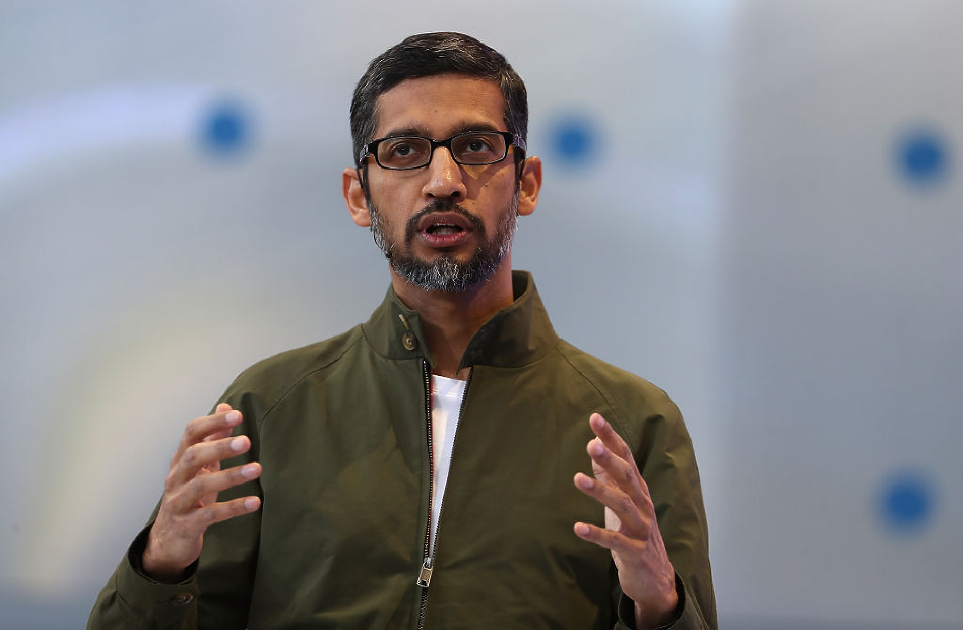 Google кара служители да коригират грешните отговори на чатбота Bard AI