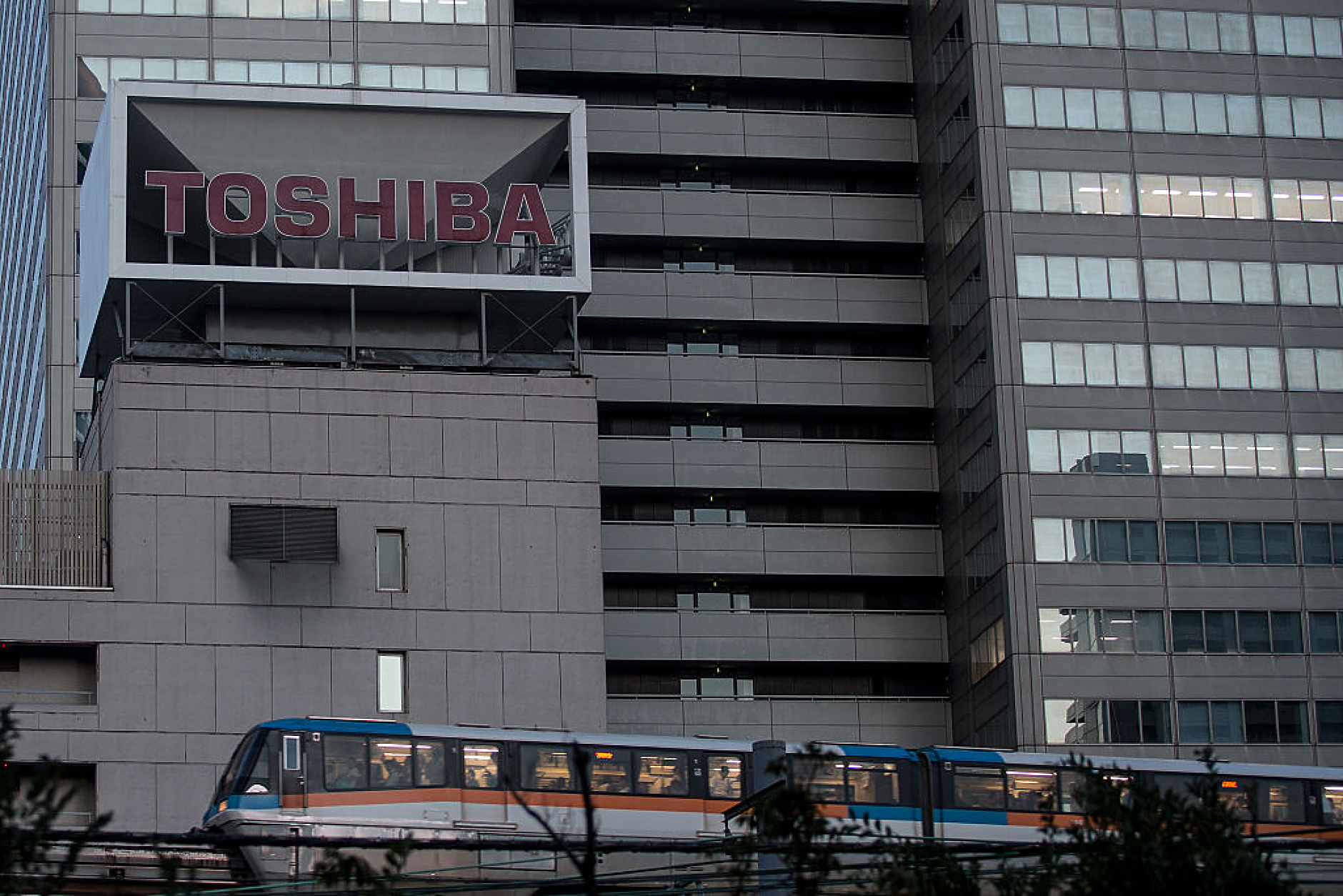 Toshiba може да стане частна компания в най-голямата сделка от този тип в историята на Япония