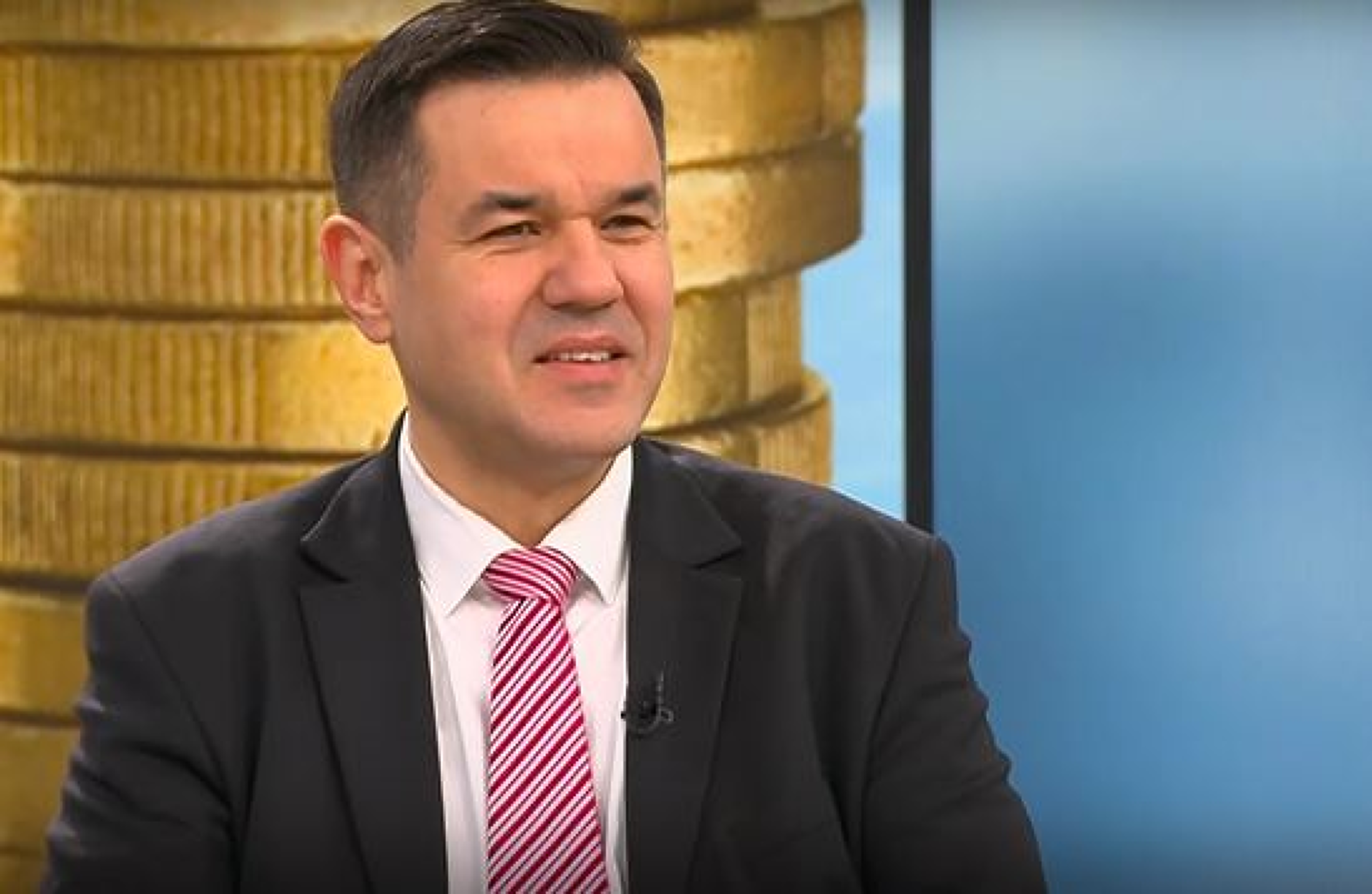 Стоянов: Правителството обмисля режим, при който търговците да уведомяват КЗП за надценките си