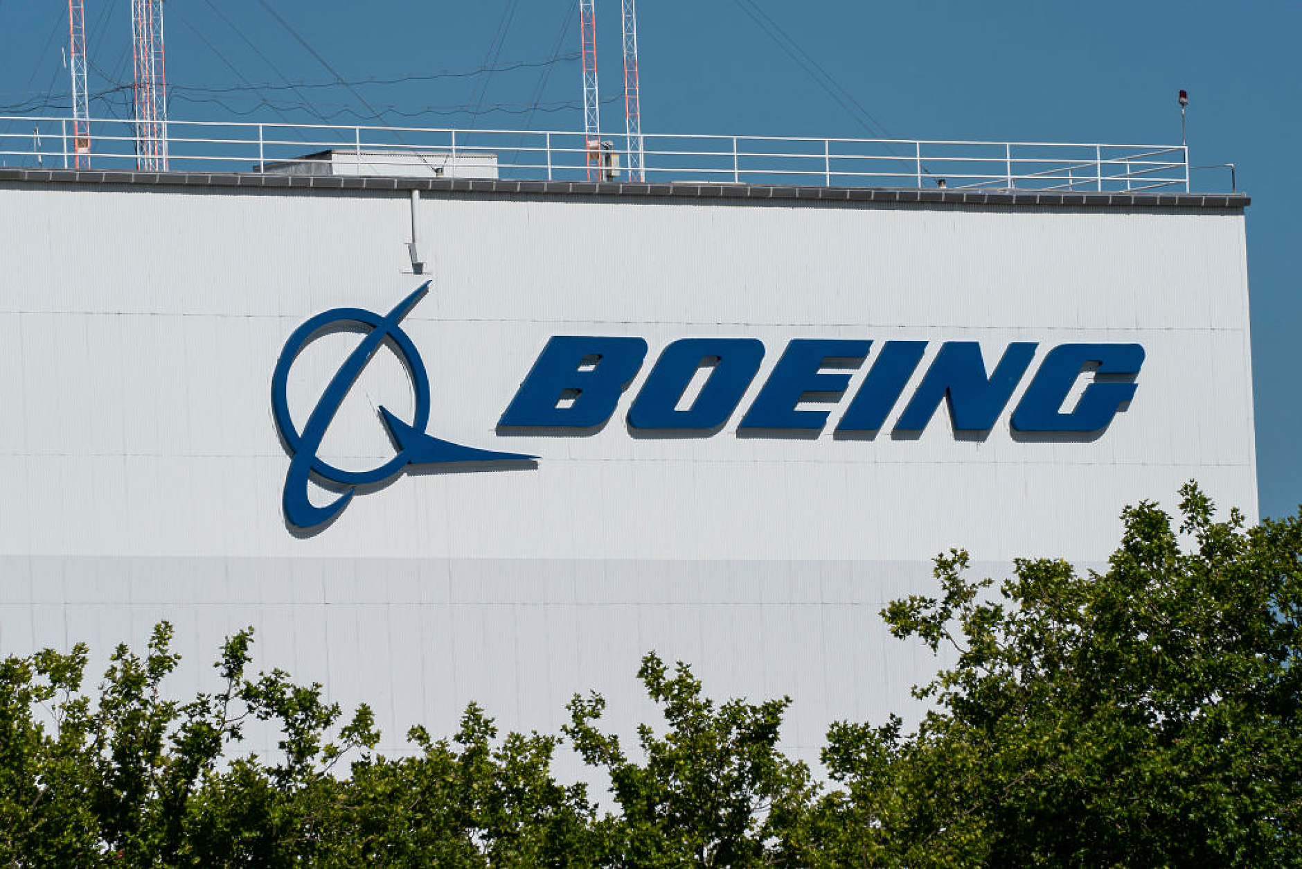 Boeing прави завод за преработване на пътническите самолети 737 в товарни