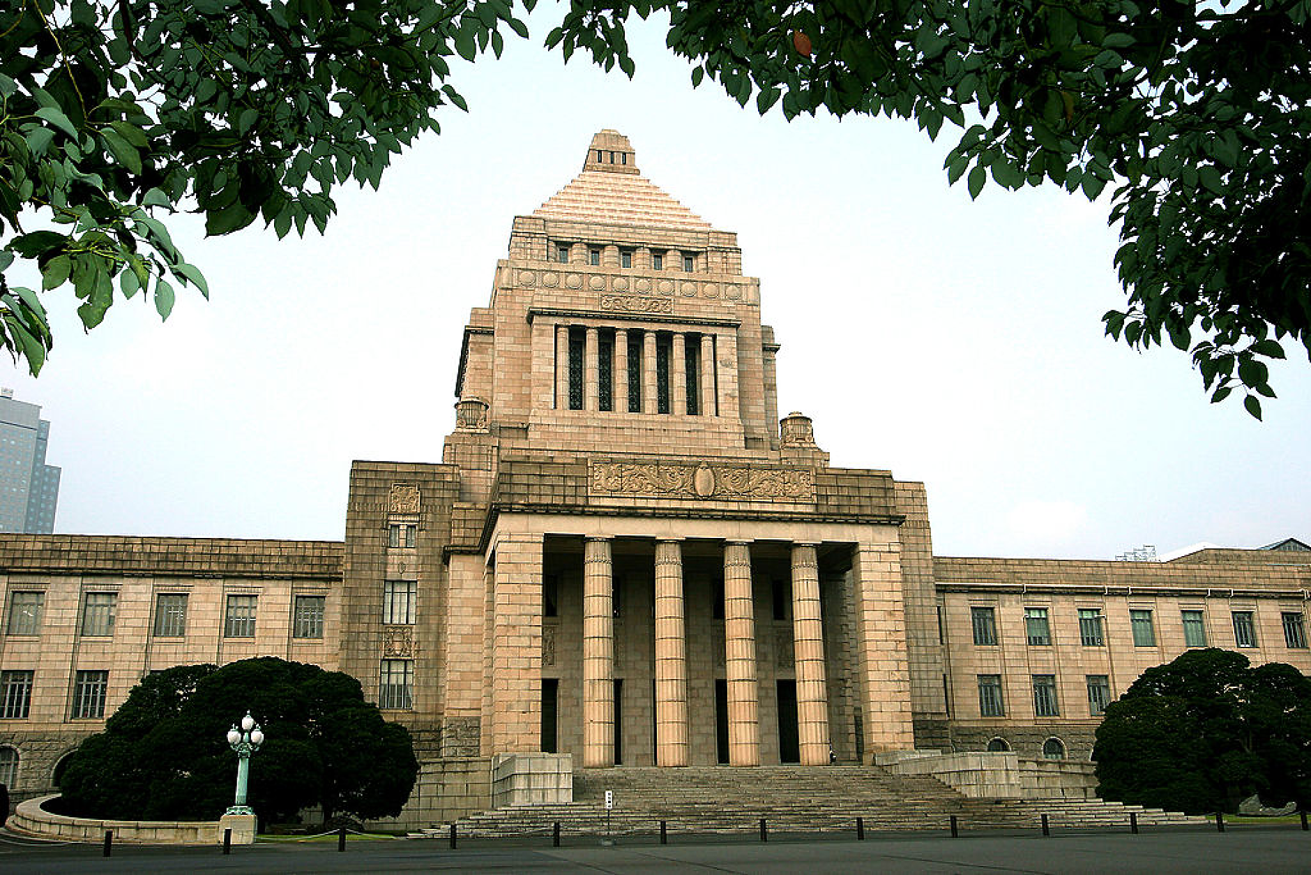 Японският парламент одобри Казуо Уеда за управител на централната банка на страната
