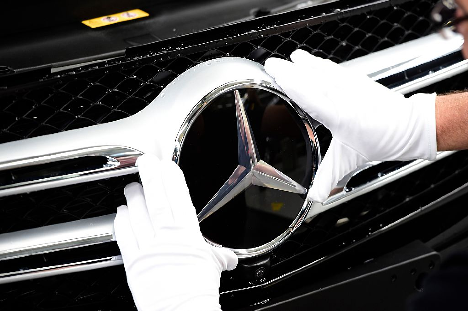 Mercedes-Benz ще си партнира с Google за създаване на автомобилни „суперкомпютри“