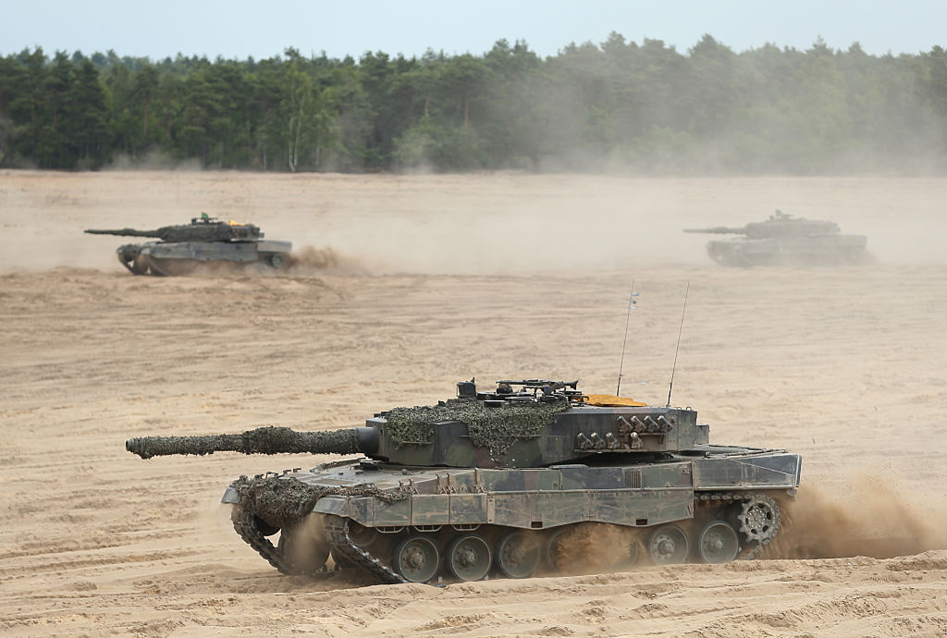 Полша е доставила на Украйна още 10 от обещаните 14 танка Леопард 2