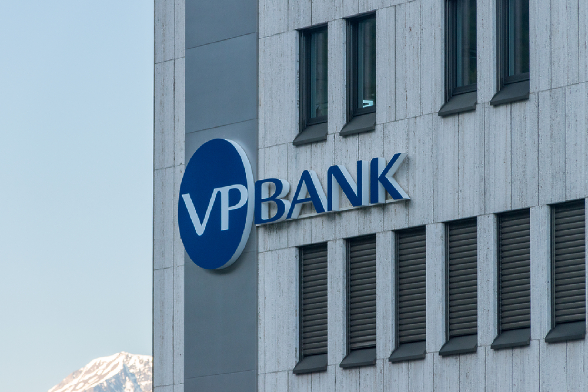 Най-голямата банка в Лихтенщайн замразила активи на руснаци за 320 млн. долара