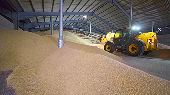 Спадът в цените на повечето основни зърнени контракти по световните