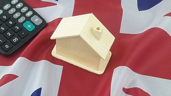 Цените на жилищата във Великобритания с най-голям спад от 11 г.