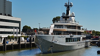 Супер яхтата Koru на стойност 500 млн  долара  която е собственост на основателя