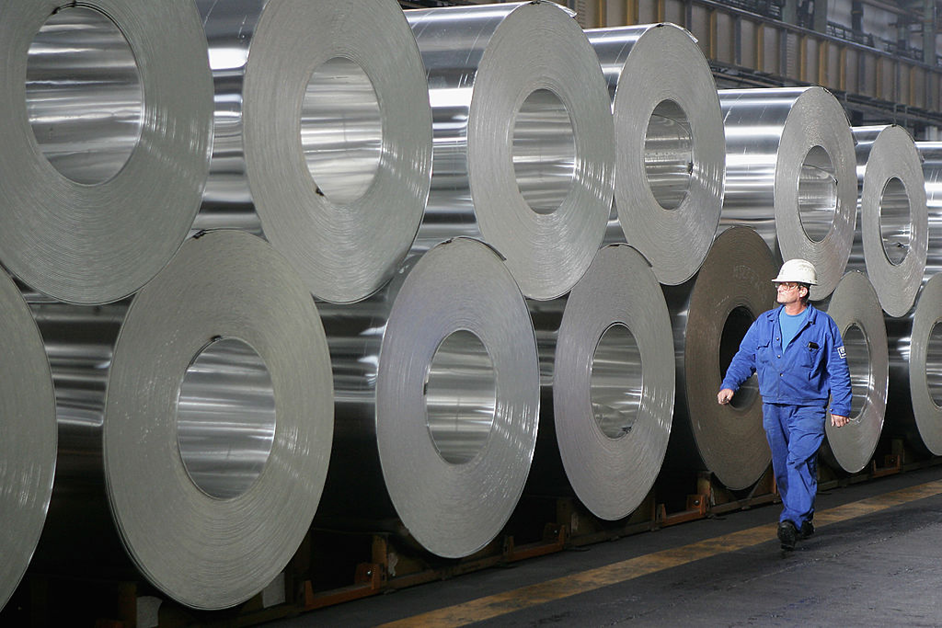 Канада забранява вноса на алуминий и стомана от Русия