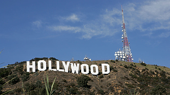 Apple обръща поглед към Холивуд, ще харчи 1 млрд. долара на година за продуциране на филми