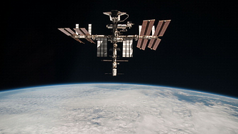 Товарният космически кораб Cargo Dragon достави 2,8 т храна на МКС