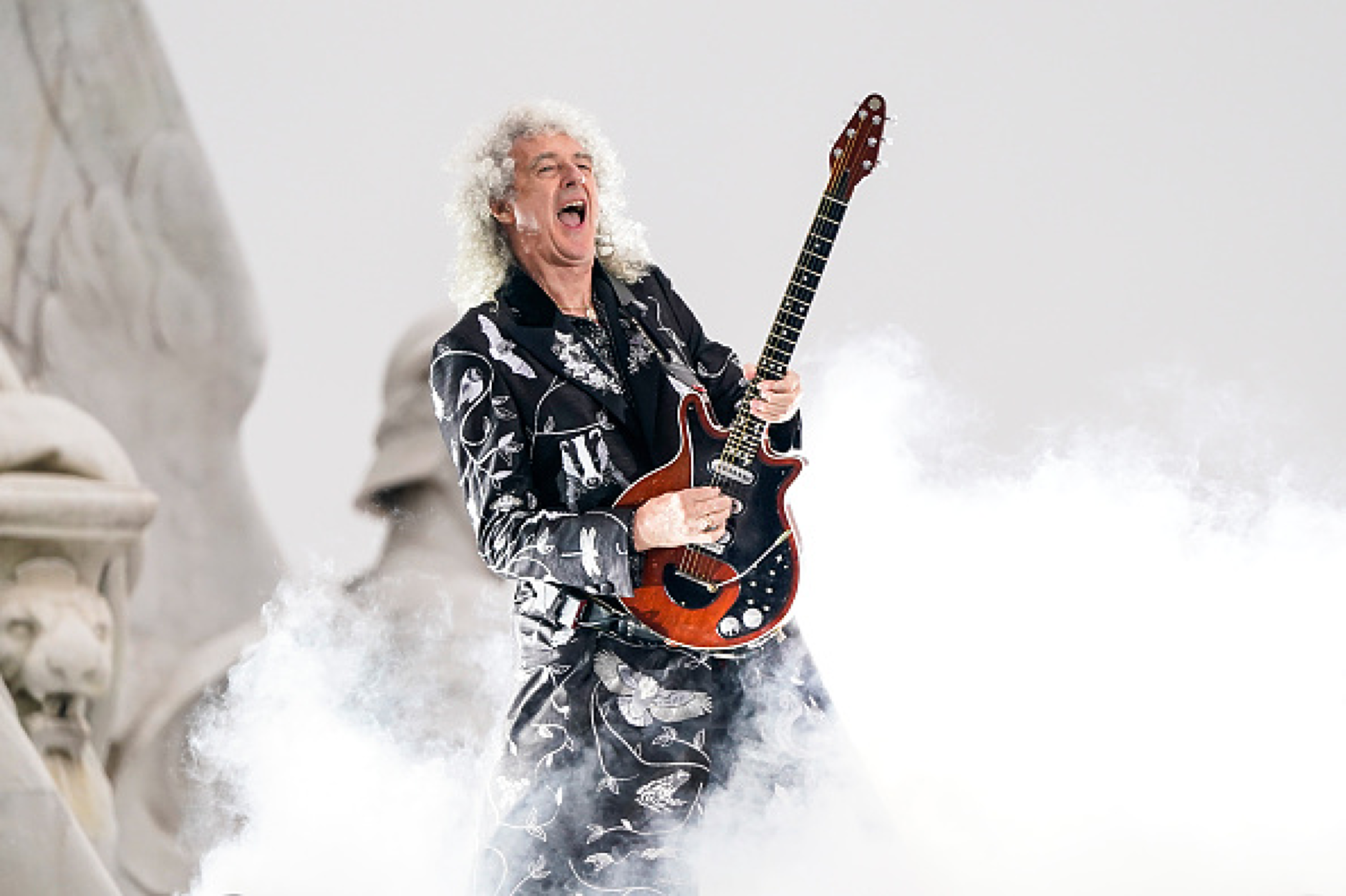Легендарният музикант в действие по време на Platinum Party пред Бъкингамския дворец на 4 юни, миналата година. Снимка: Getty Images