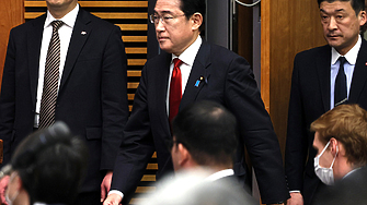 Японският премиер Фумио Кишида пристигна на изненадващо посещение в Киев