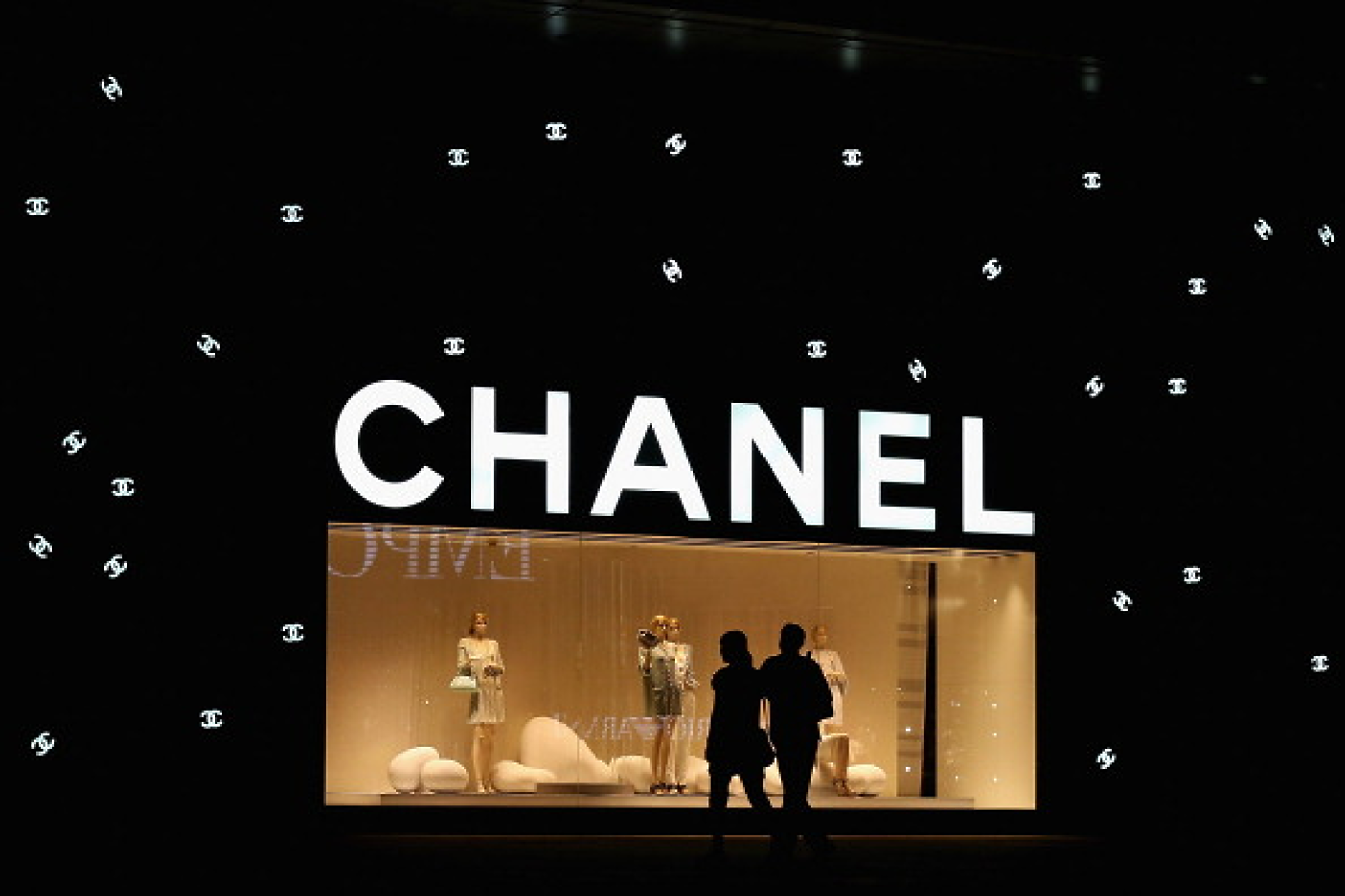 Chanel показва 200 архивни тоалета на шоу в Лондон