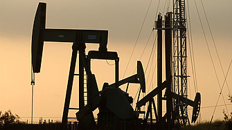 Петролът задържа нивата на цените след регистрирания вчера спад
