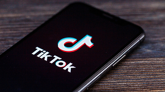 Социалната мрежа TikTok преговаря за продажба с потенциални купувачи на