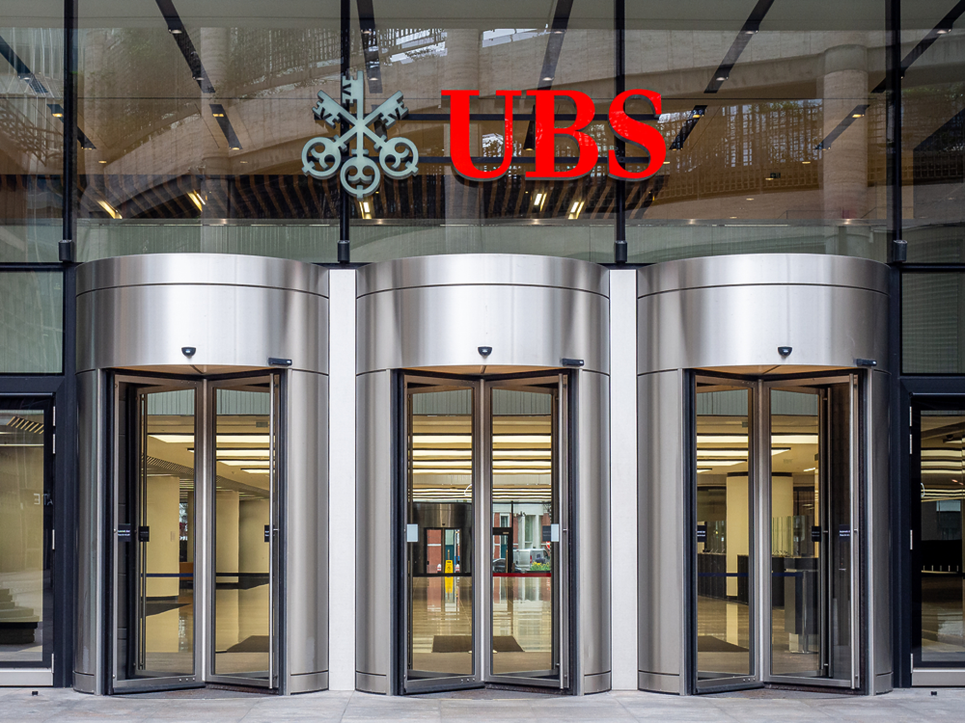 Moody’s промени дългосрочната си перспектива за UBS на негативна