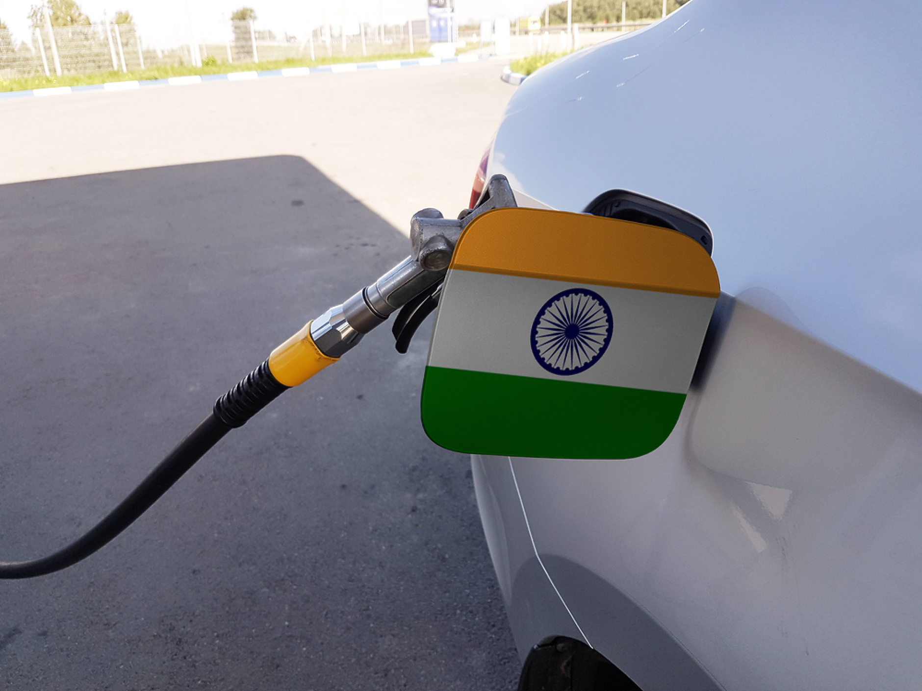 Индия няма да нарушава  санкциите за тавана  на цената за руския петрол 