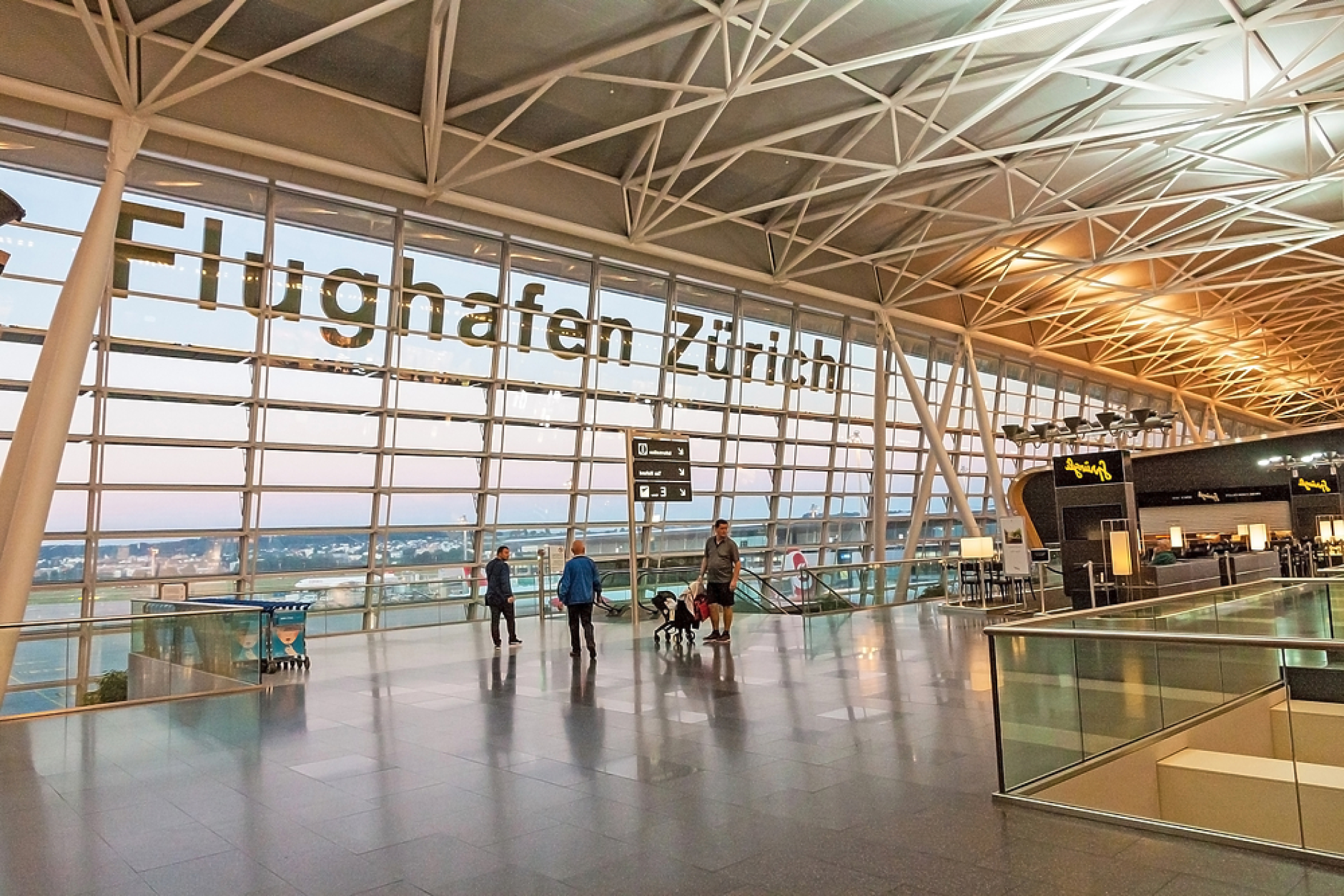 Терминал за излитащи на летището в Цюрих. Снимка: Shutterstock