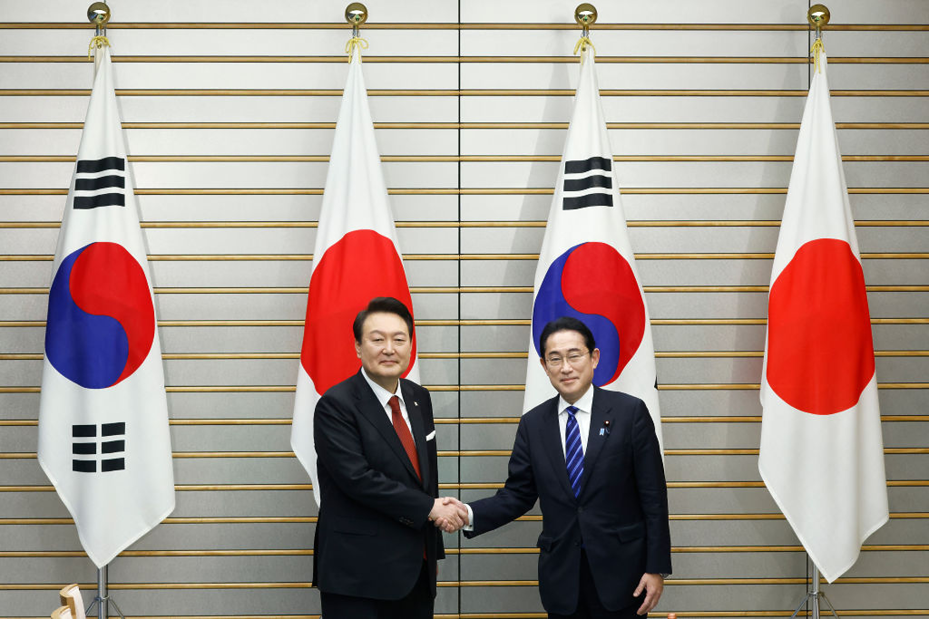 Южна Корея и Япония предприеха важни стъпки за нормализиране на отношенията помежду си